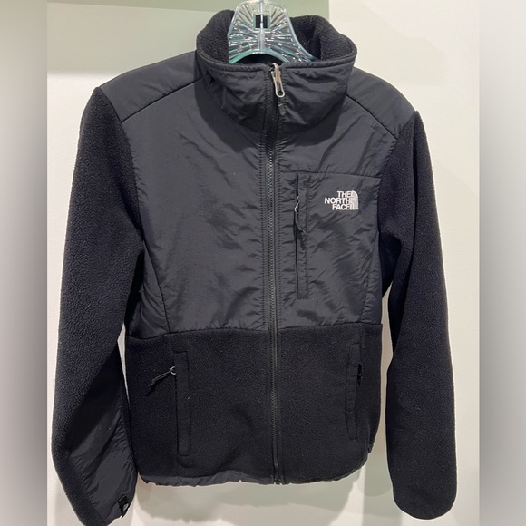 The North Face Jackets & Blazers - The North Face Women’s Black Zip-Up Fleece Denali Jacket Size Small